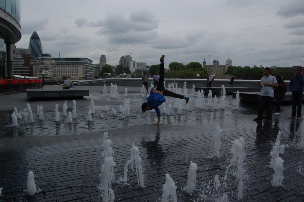 <i><b>London-123</b></i>