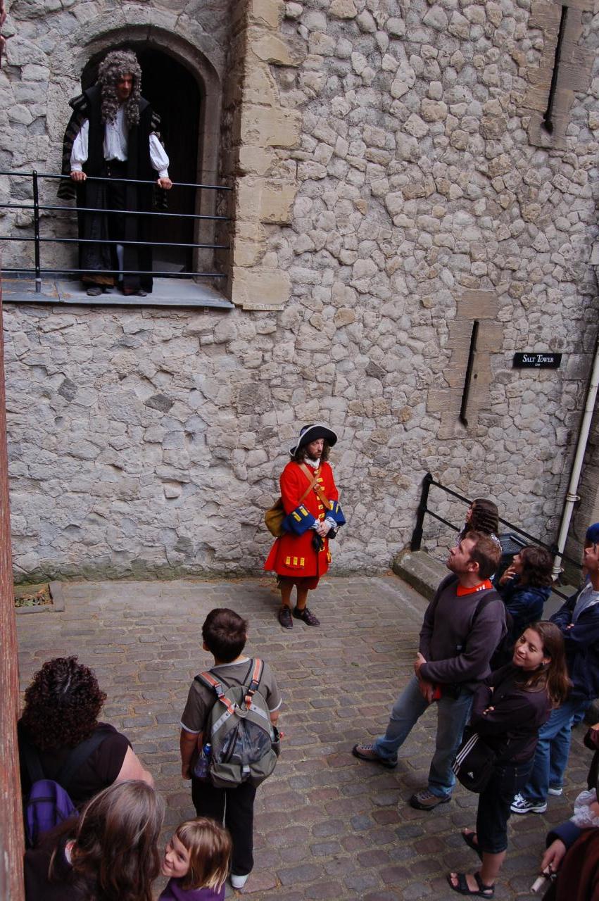 <i><b>London-271</b></i>