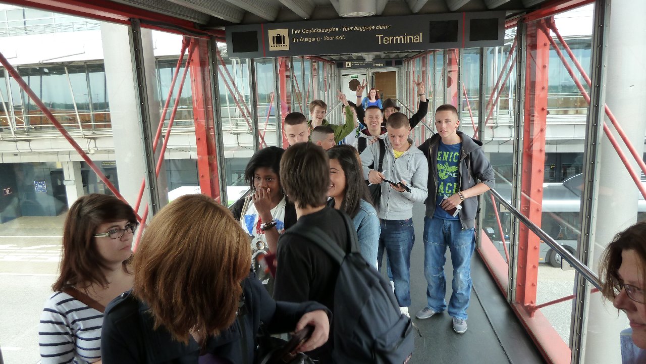 <i><b>London-024</b></i>