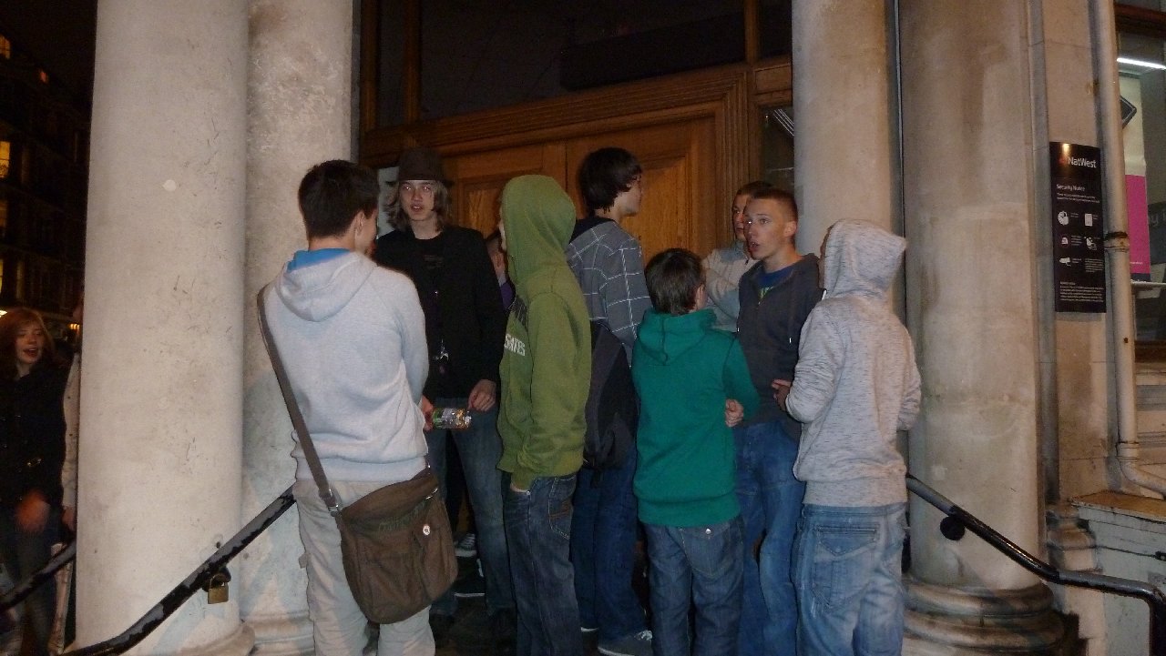 <i><b>London-041</b></i>