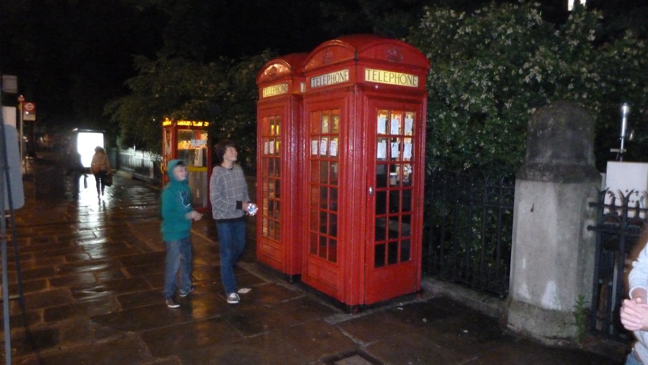 <i><b>London-042</b></i>