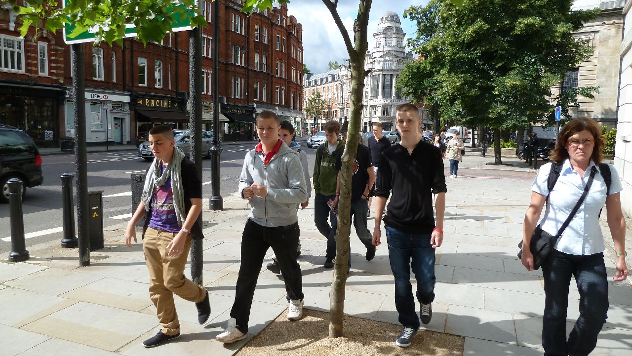 <i><b>London-045</b></i>