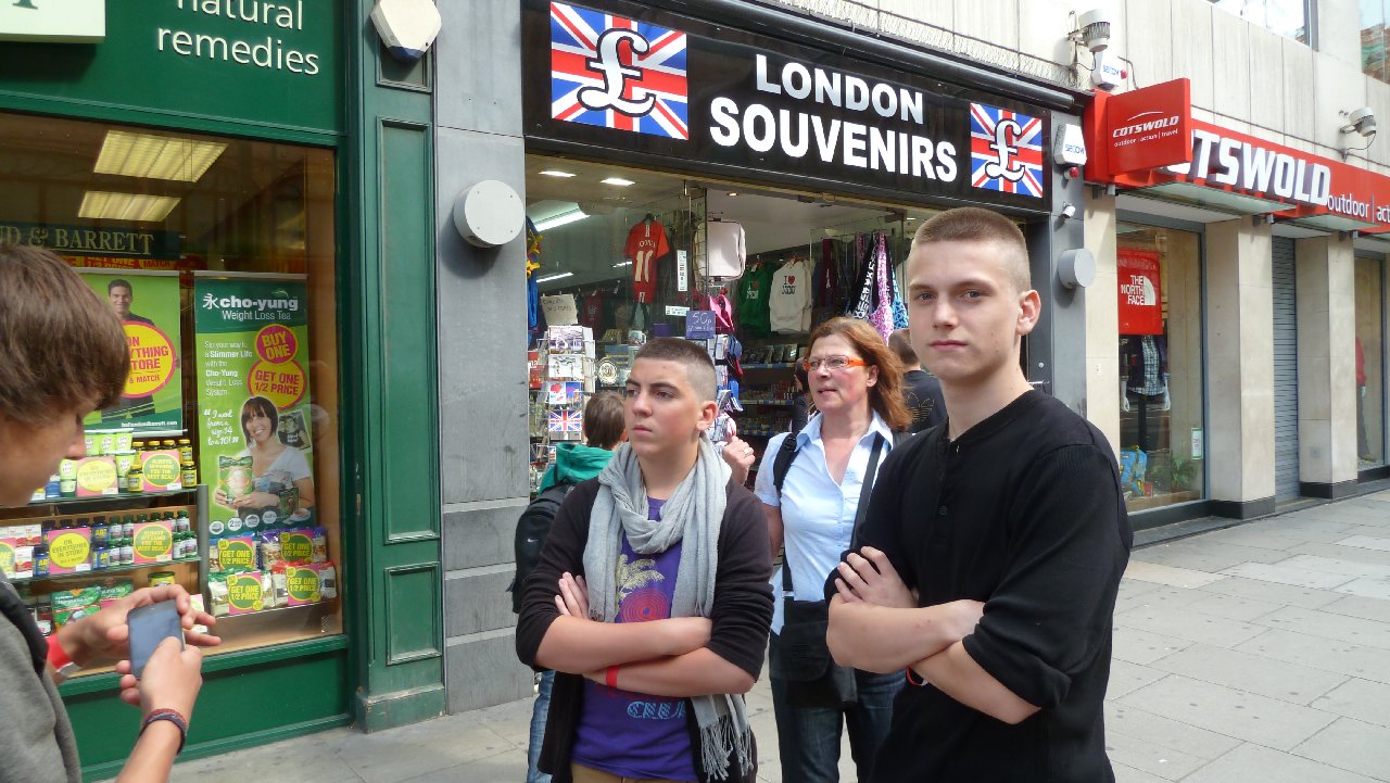 <i><b>London-047</b></i>