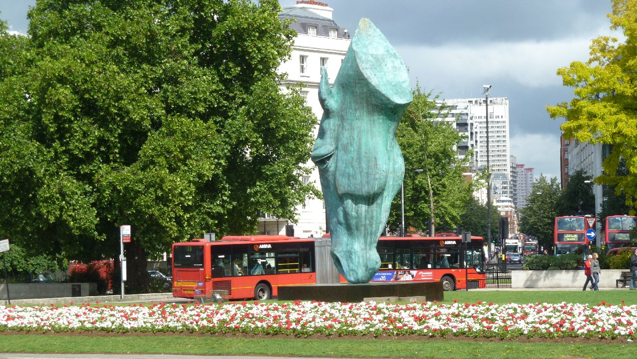 <i><b>London-048</b></i>
