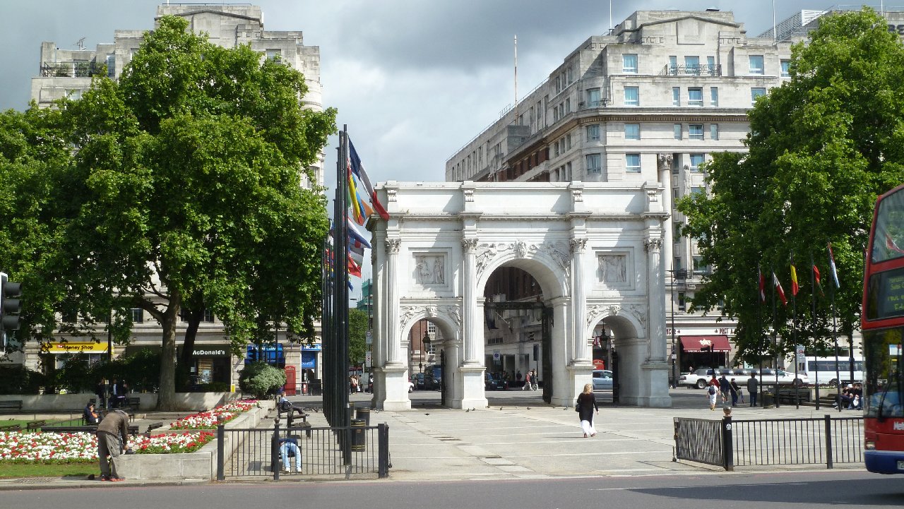 <i><b>London-049</b></i>