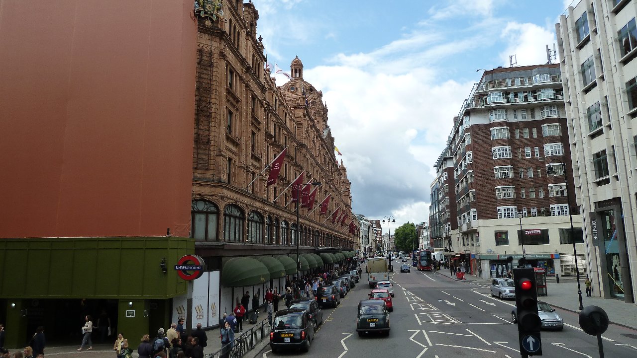 <i><b>London-053</b></i>