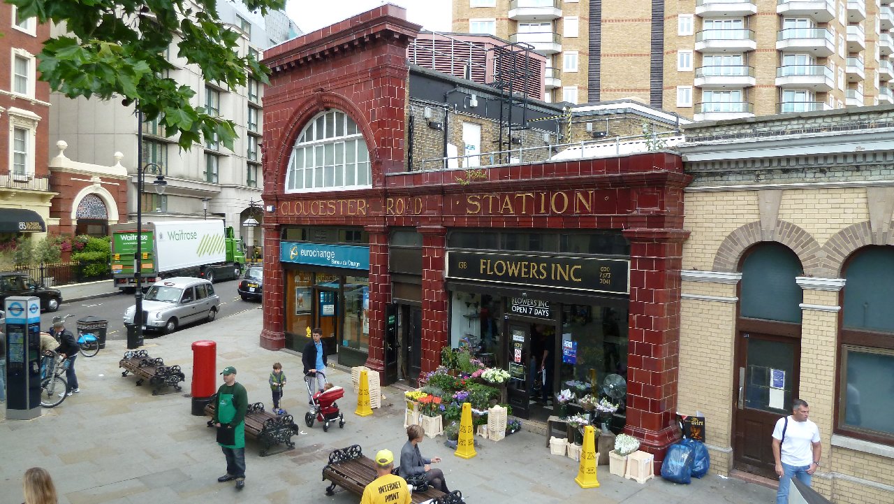 <i><b>London-056</b></i>