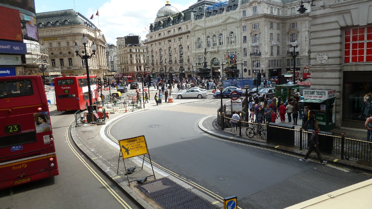 <i><b>London-065</b></i>