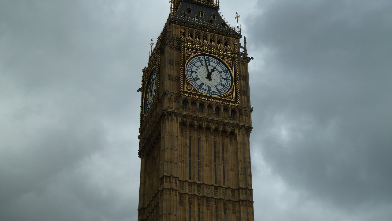 <i><b>London-072</b></i>