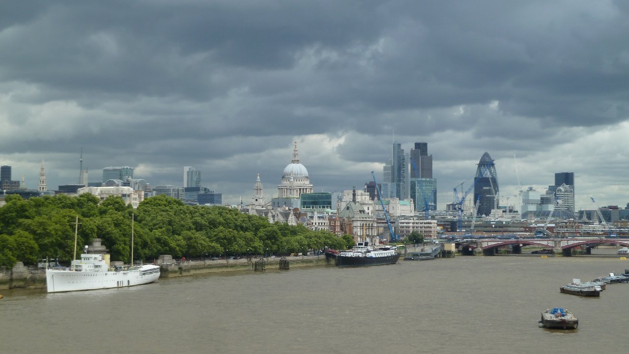 <i><b>London-073</b></i>