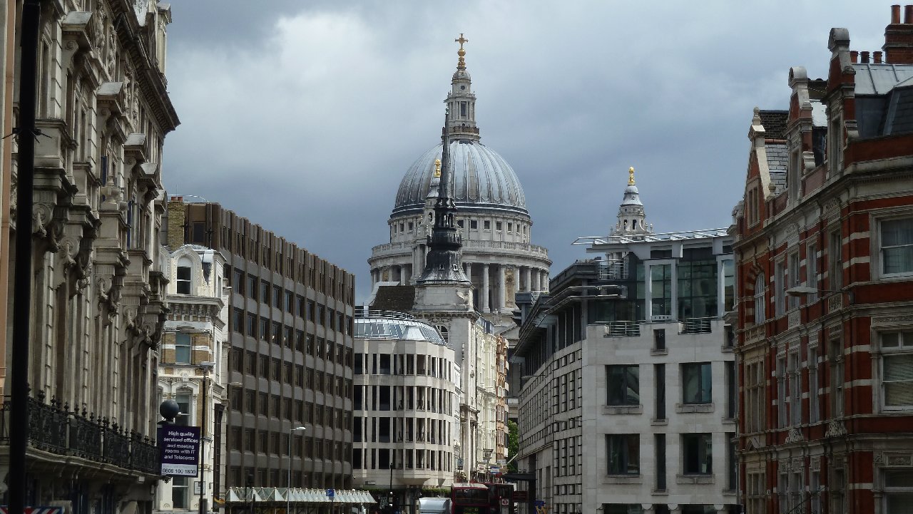 <i><b>London-075</b></i>