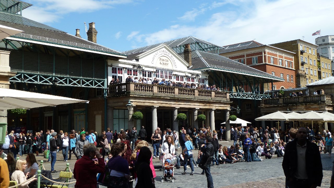 <i><b>London-081</b></i>