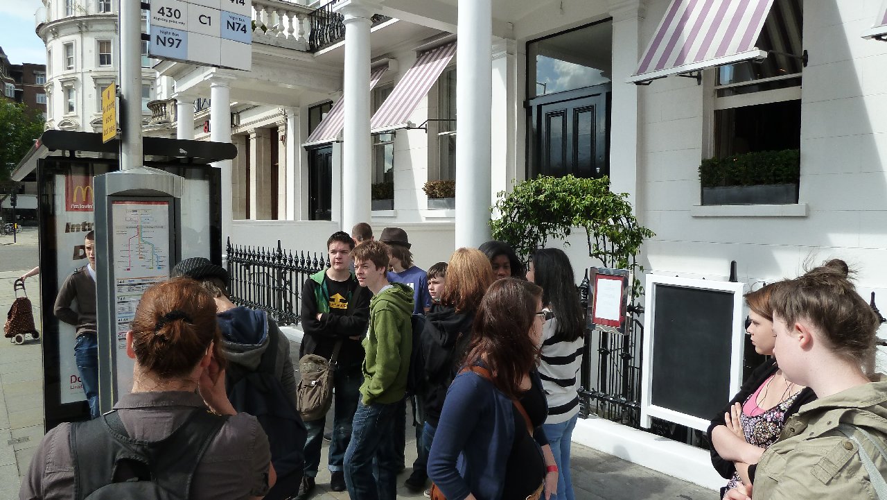 <i><b>London-082</b></i>