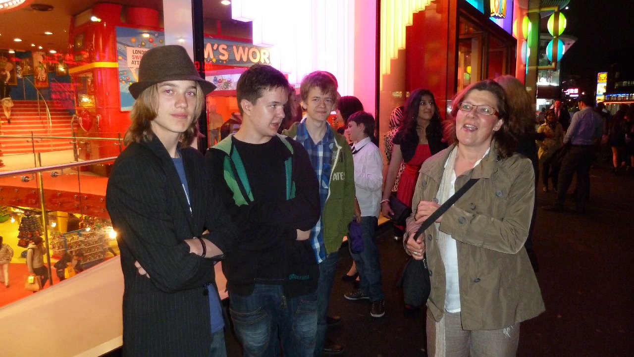 <i><b>London-232</b></i>