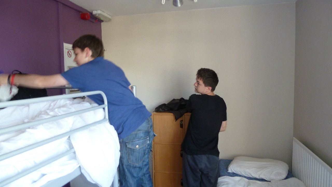 <i><b>London-319</b></i>