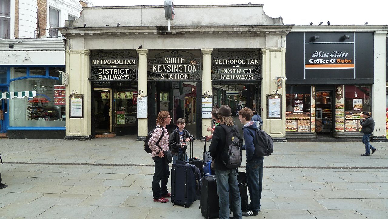 <i><b>London-324</b></i>