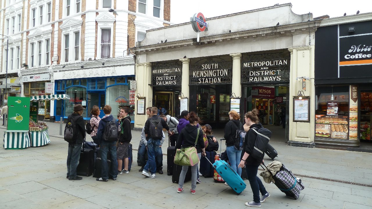 <i><b>London-325</b></i>