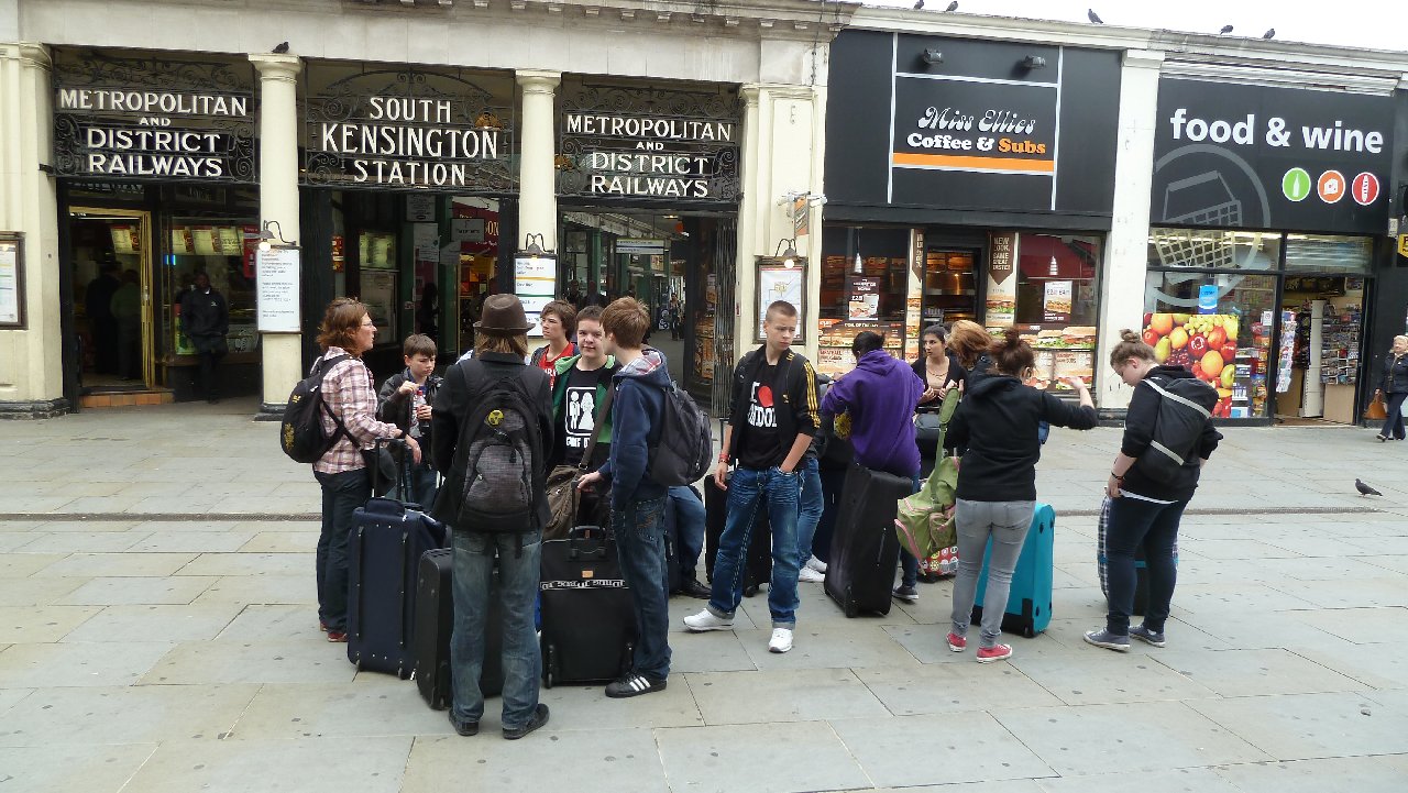 <i><b>London-326</b></i>