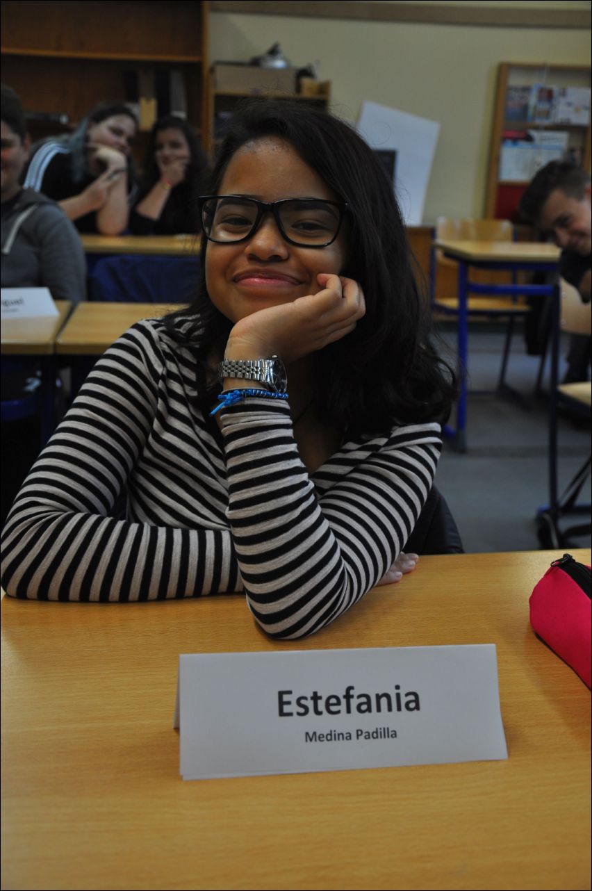 <i><b>Estefania</b></i>