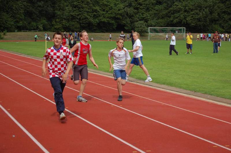 <i><b>Bundesjugendspiele-2008-138</b></i>