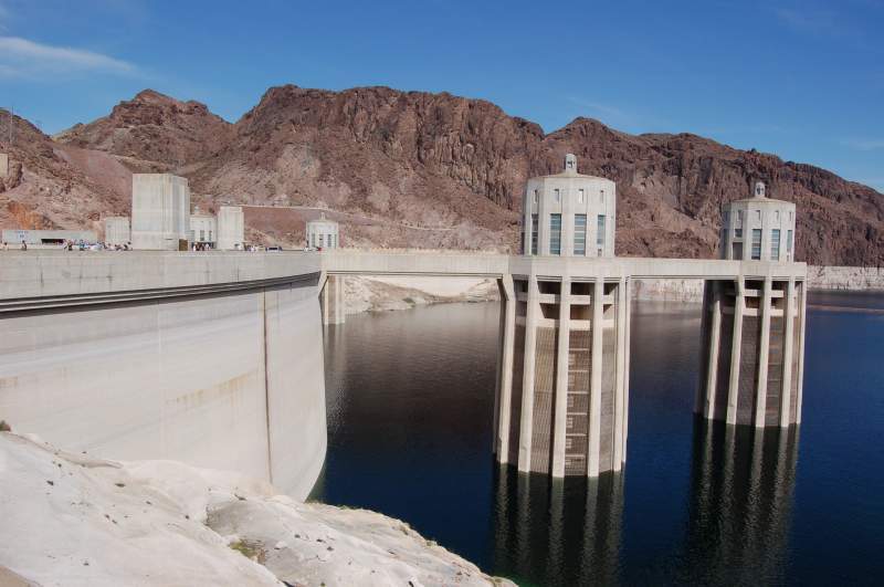 <i><b>0438-Hoover-Dam</b></i>