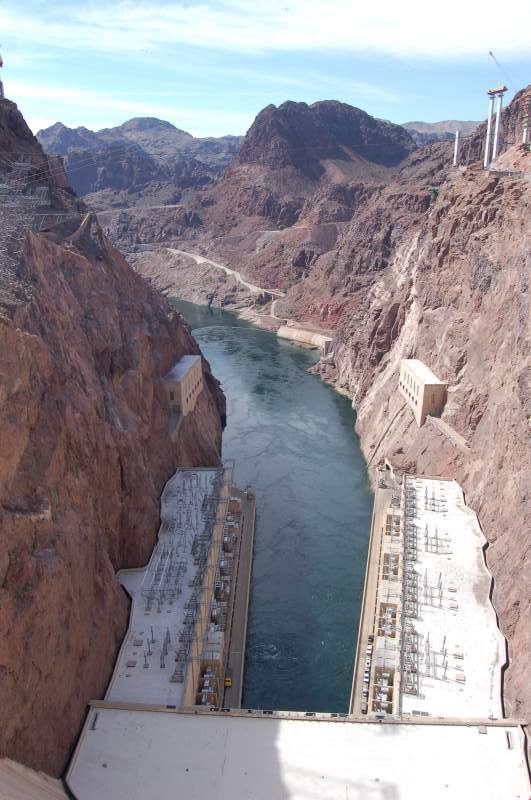 <i><b>0443-Hoover-Dam</b></i>