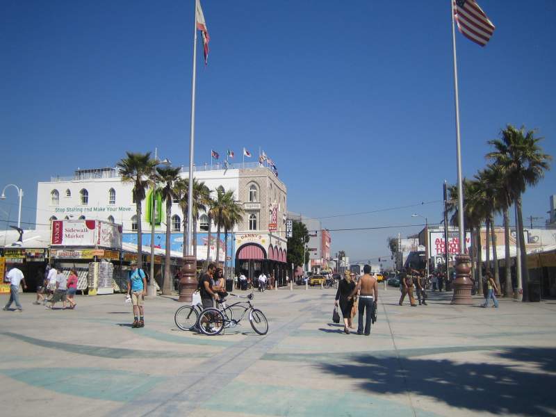<i><b>0618a-Venice_Beach</b></i>