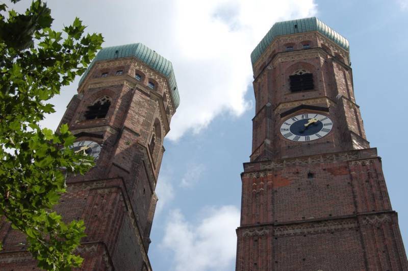 <i><b>252-Frauenkirche</b></i>