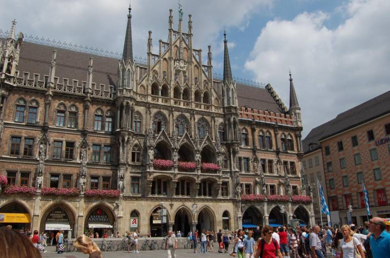 <i><b>258-Rathaus-Muenchen</b></i>