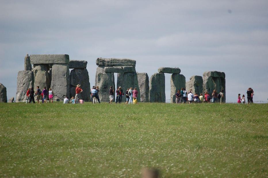 <i><b>Stonehenge</b></i>