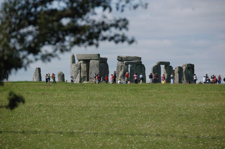 <i><b>Stonehenge</b></i>