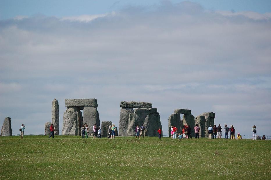 <i><b>Stonehenge</b></i>