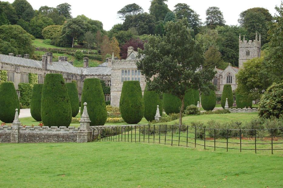 <i><b>Lanhydrock House</b></i>