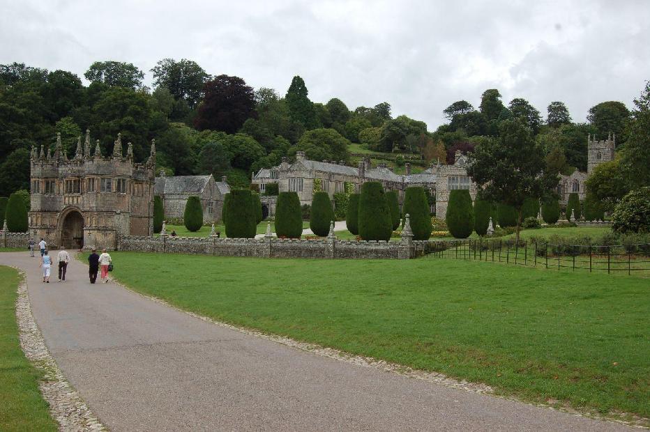 <i><b>Lanhydrock House</b></i>