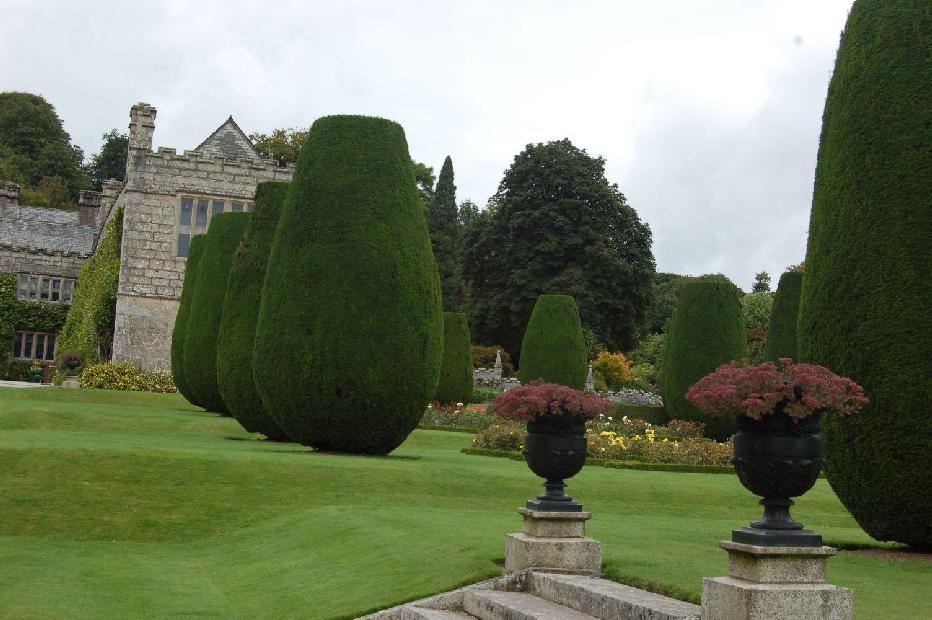 <i><b>Lanhydrock House</b></i>