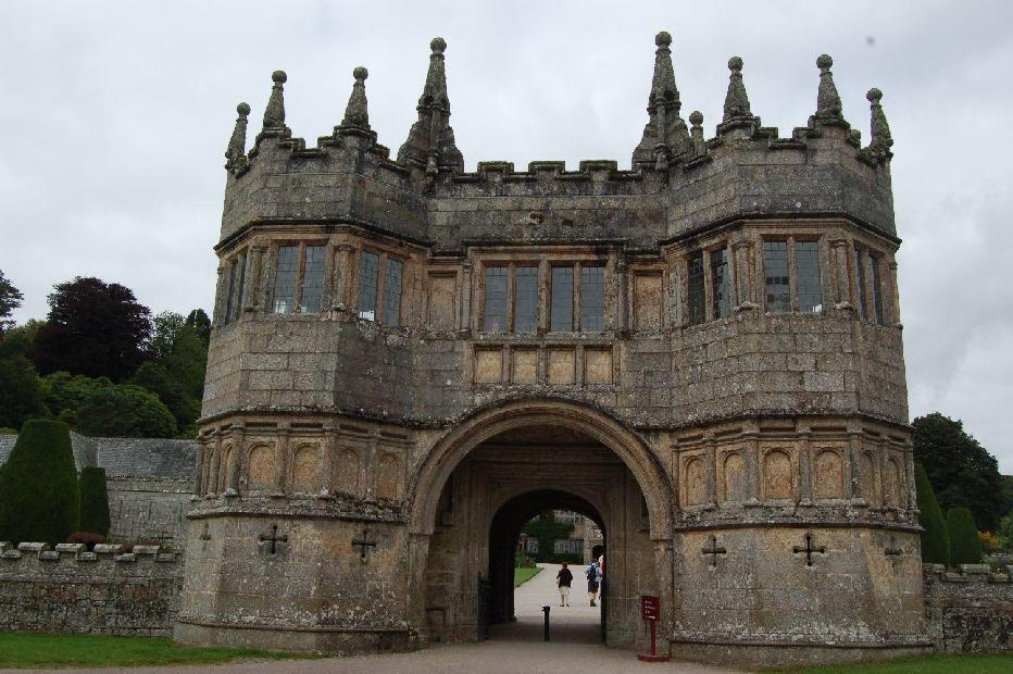 <i><b>Lanhydrock House</b></i>