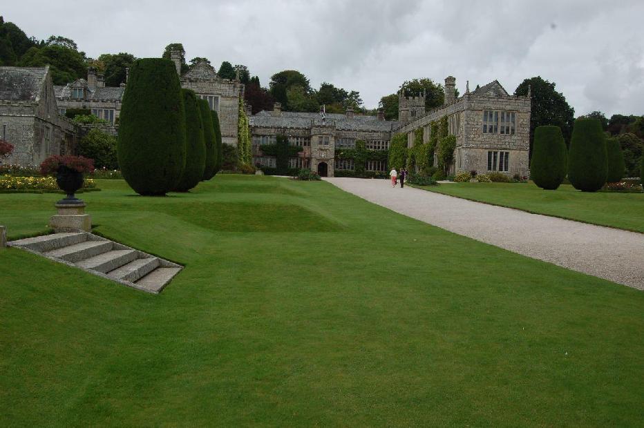 <i><b>Lanhydrock House</b></i>