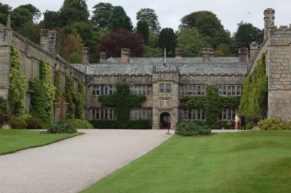 <i><b>Lanhydrock House</b></i>