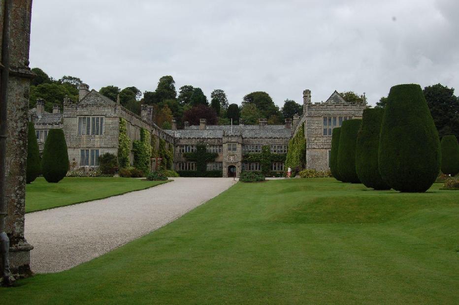 <i><b>Lanhydrock House</b></i>