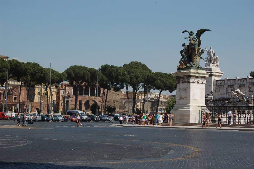 <i><b>305-Rom-Piazza_Venezia</b></i>