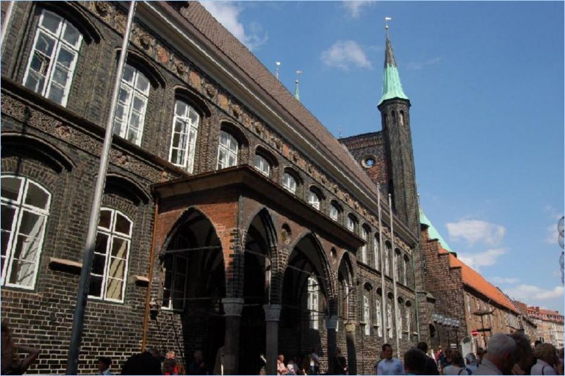 <i><b>143-Luebeck</b></i>