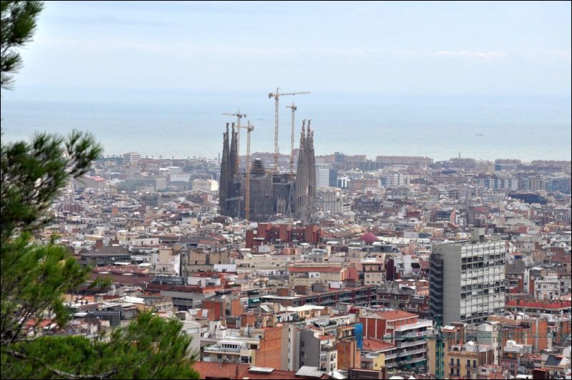 <i><b>Barcelona-042</b></i>