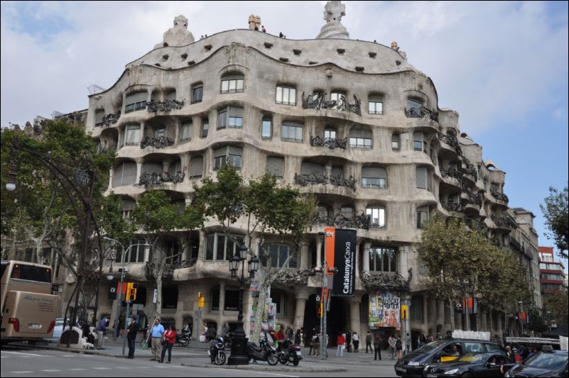 <i><b>Barcelona-136</b></i>