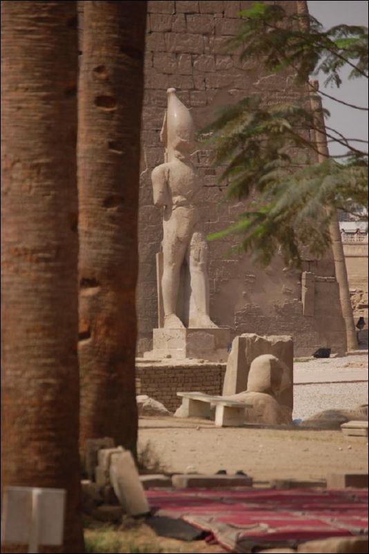 <i><b>Luxor-038</b></i>