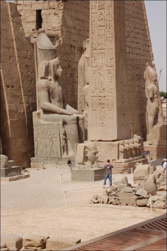 <i><b>Luxor-043</b></i>