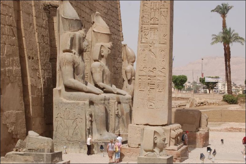 <i><b>Luxor-044</b></i>