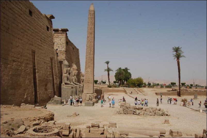 <i><b>Luxor-046</b></i>