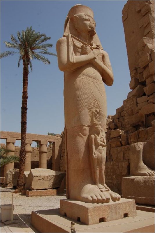 <i><b>Luxor-072</b></i>