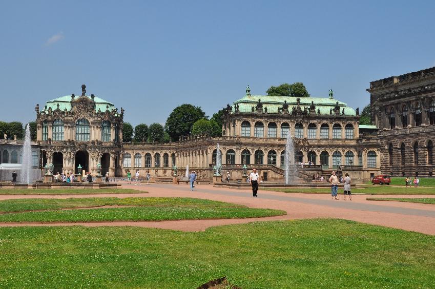 <i><b>306-Dresden</b></i>