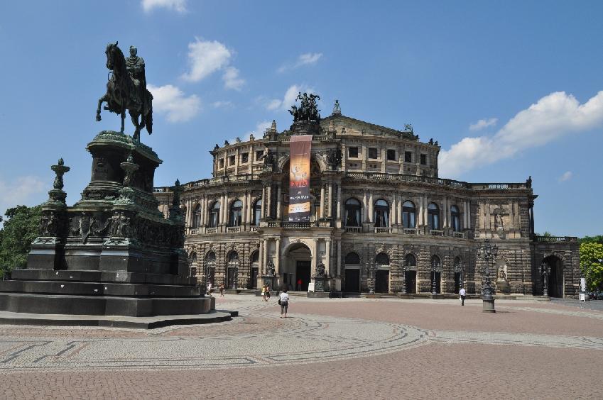 <i><b>324-Dresden</b></i>